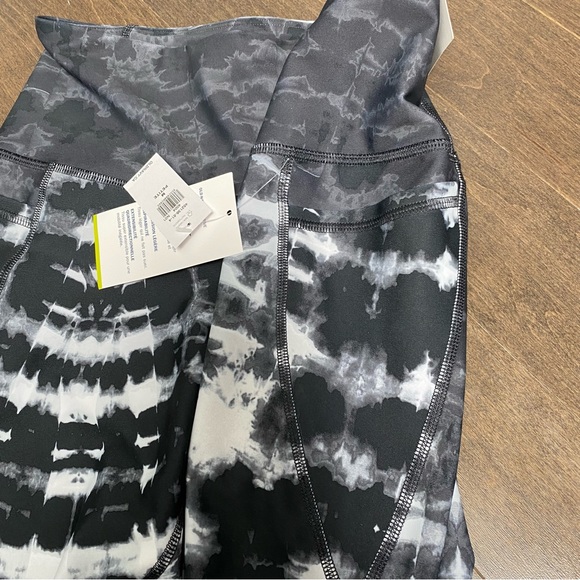 Old Navy Elevate Go Dry 7/8 Leggings - Picture 9 of 13